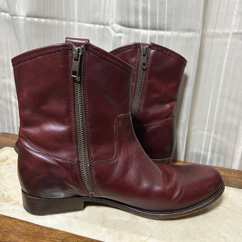 FRYE Women's Melissa Button Short Ankle Boot size 9 Burgundy side zipper - Picture 3 of 9